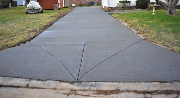 Apron Pouring in Parker